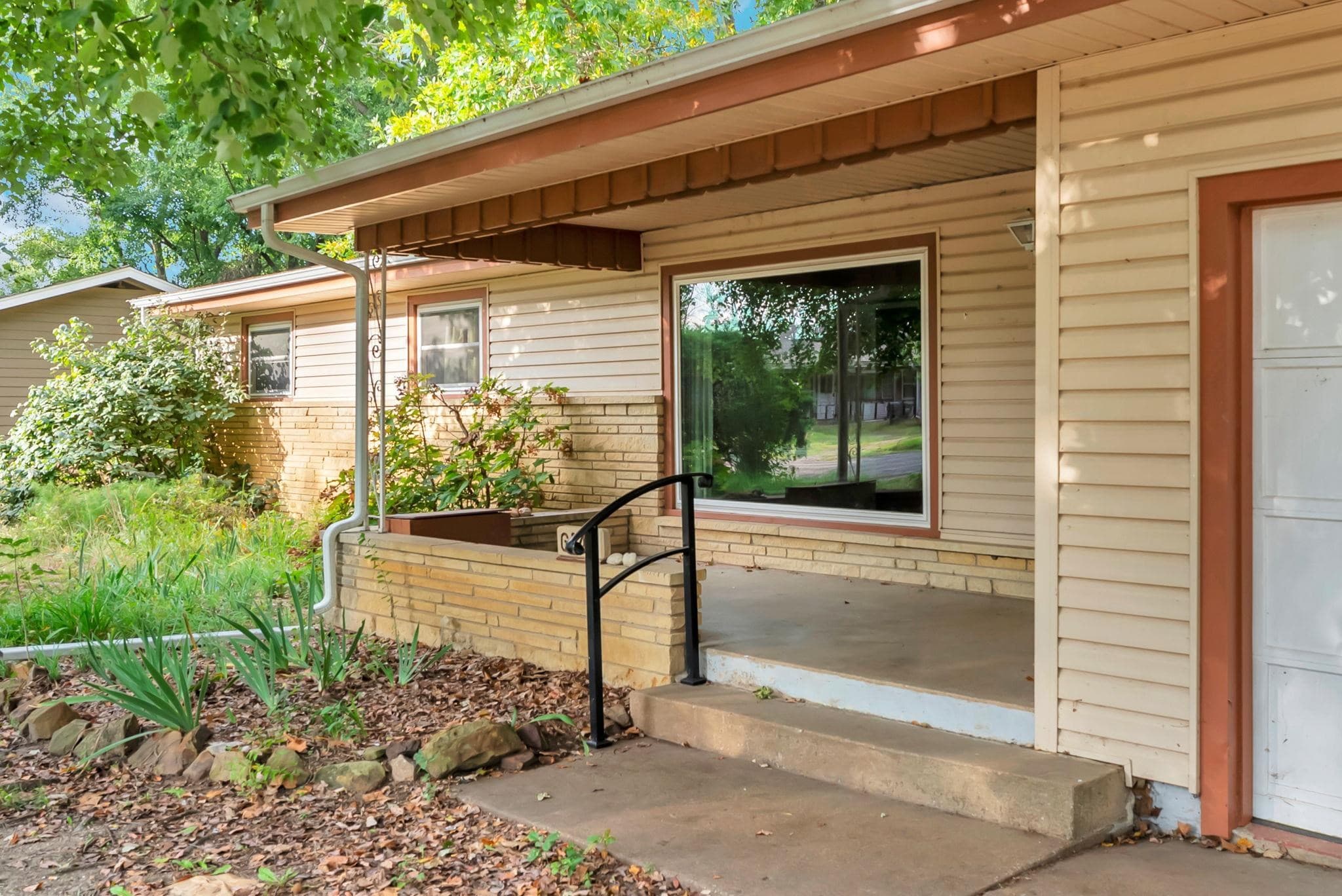 6147 S Lulu Ave photo 3