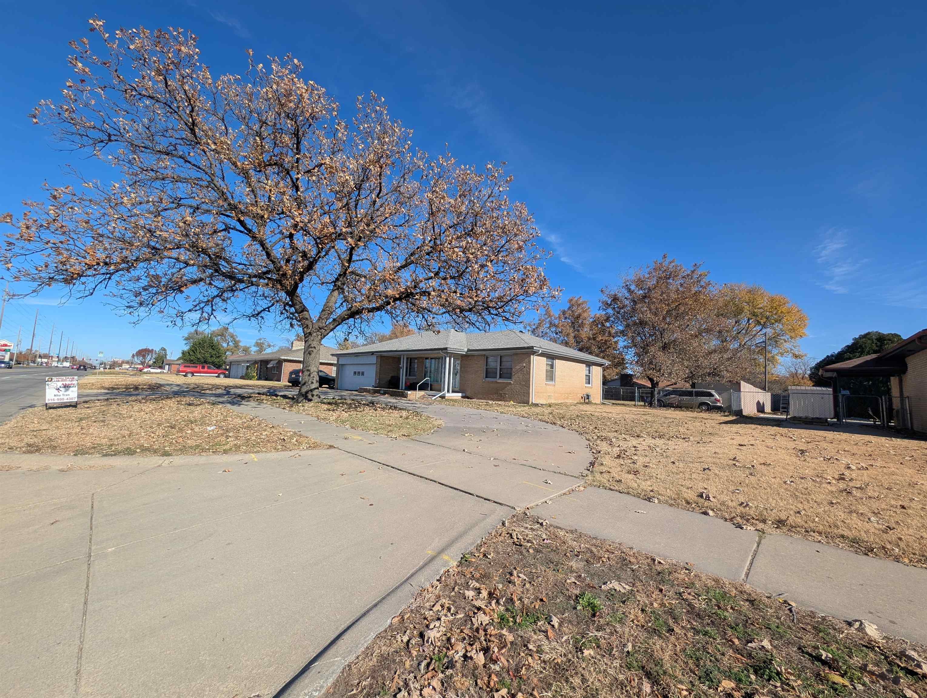 3334 S Seneca St photo 4