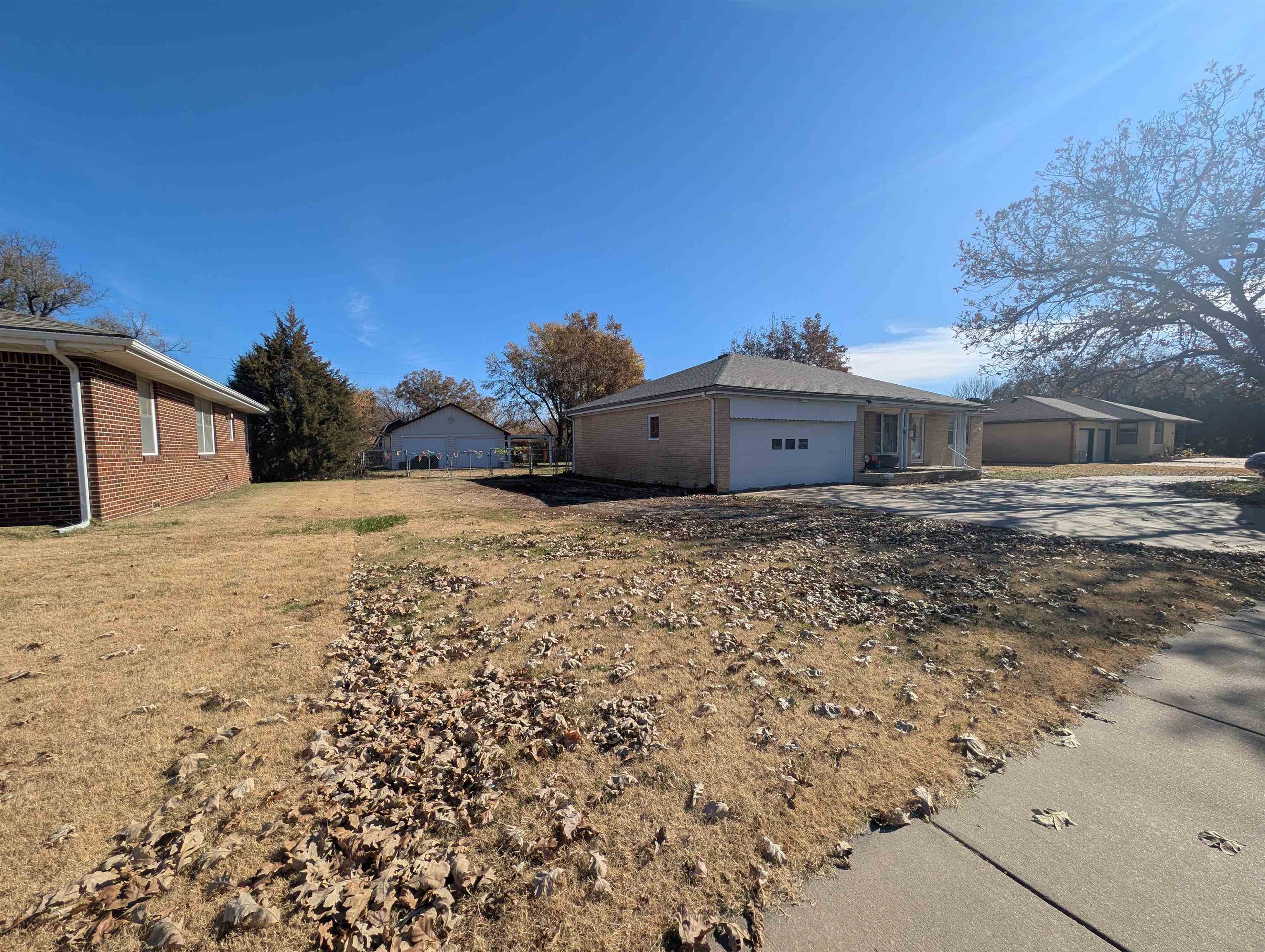 3334 S Seneca St photo 5