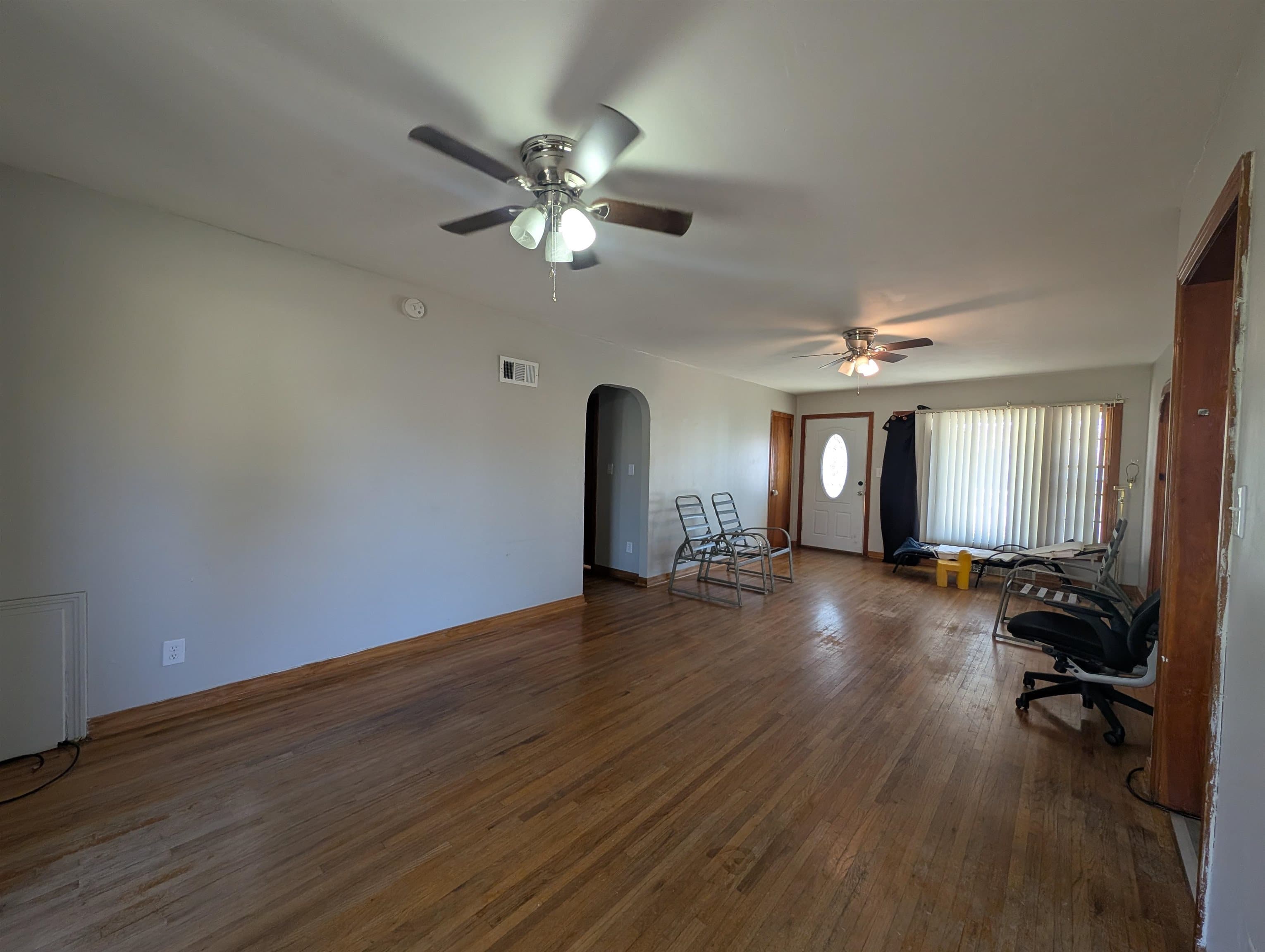 3334 S Seneca St photo 6