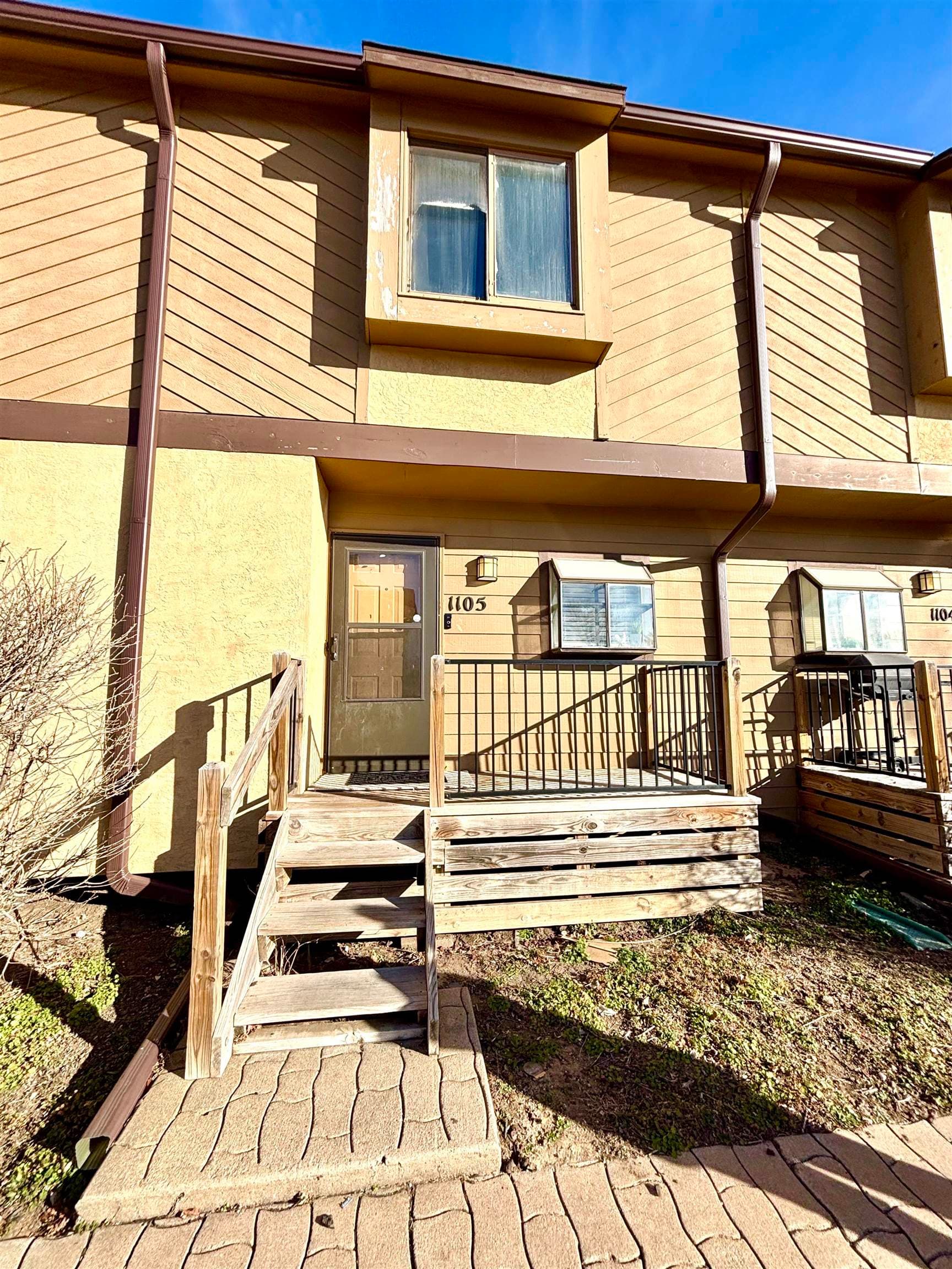 2405 S Capri Ln photo 2