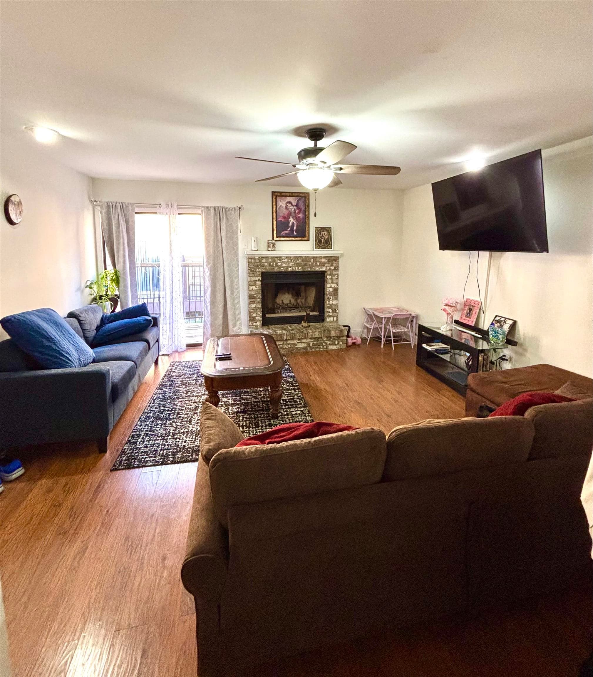 2405 S Capri Ln photo 3