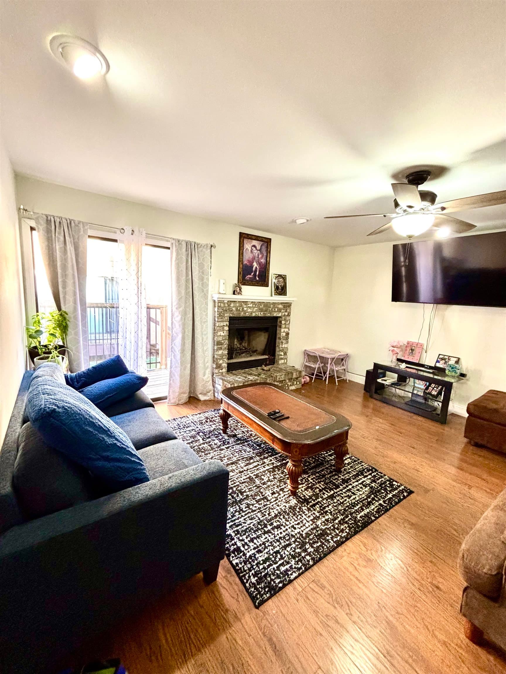 2405 S Capri Ln photo 4