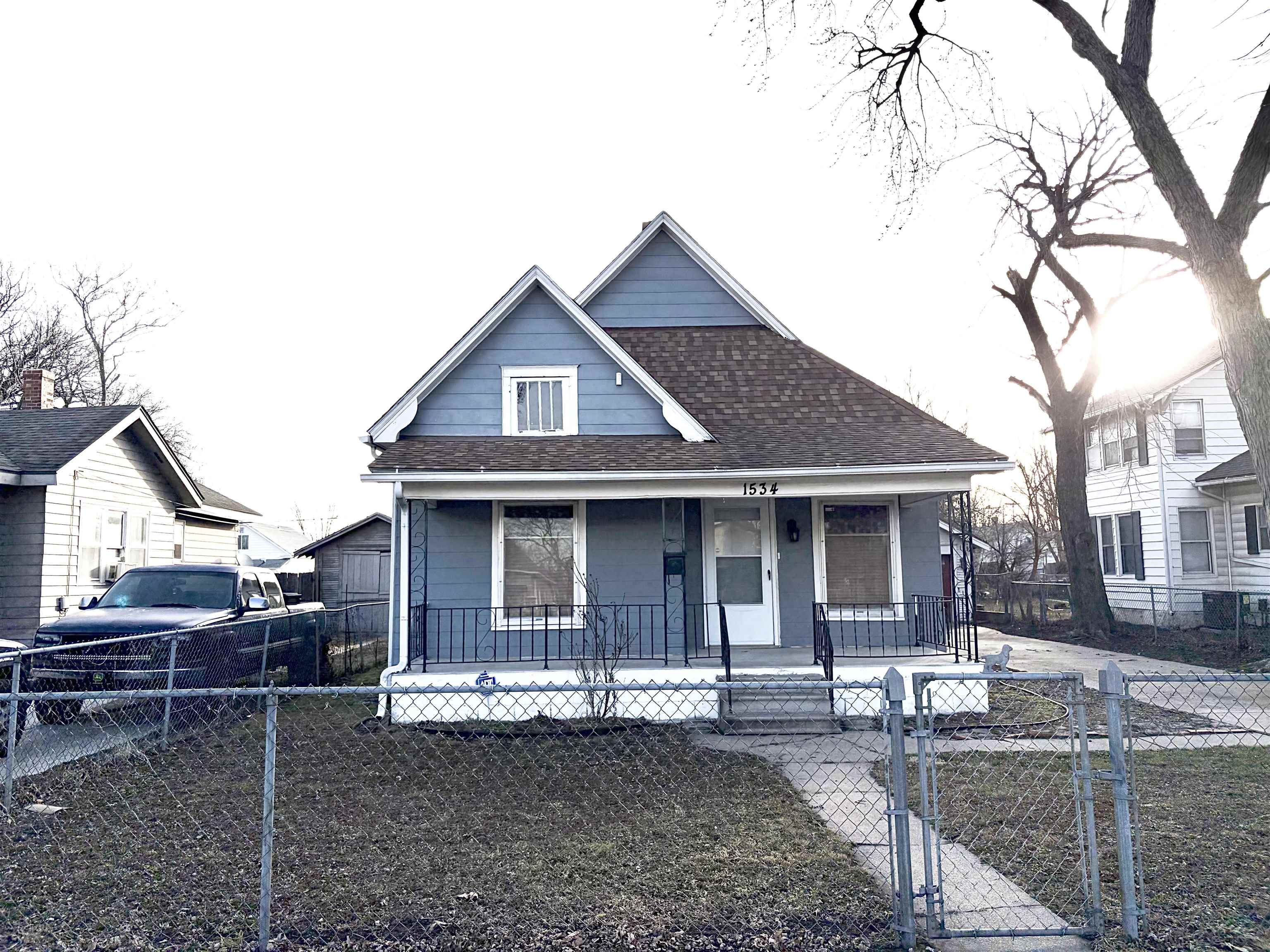 1534 S Main St