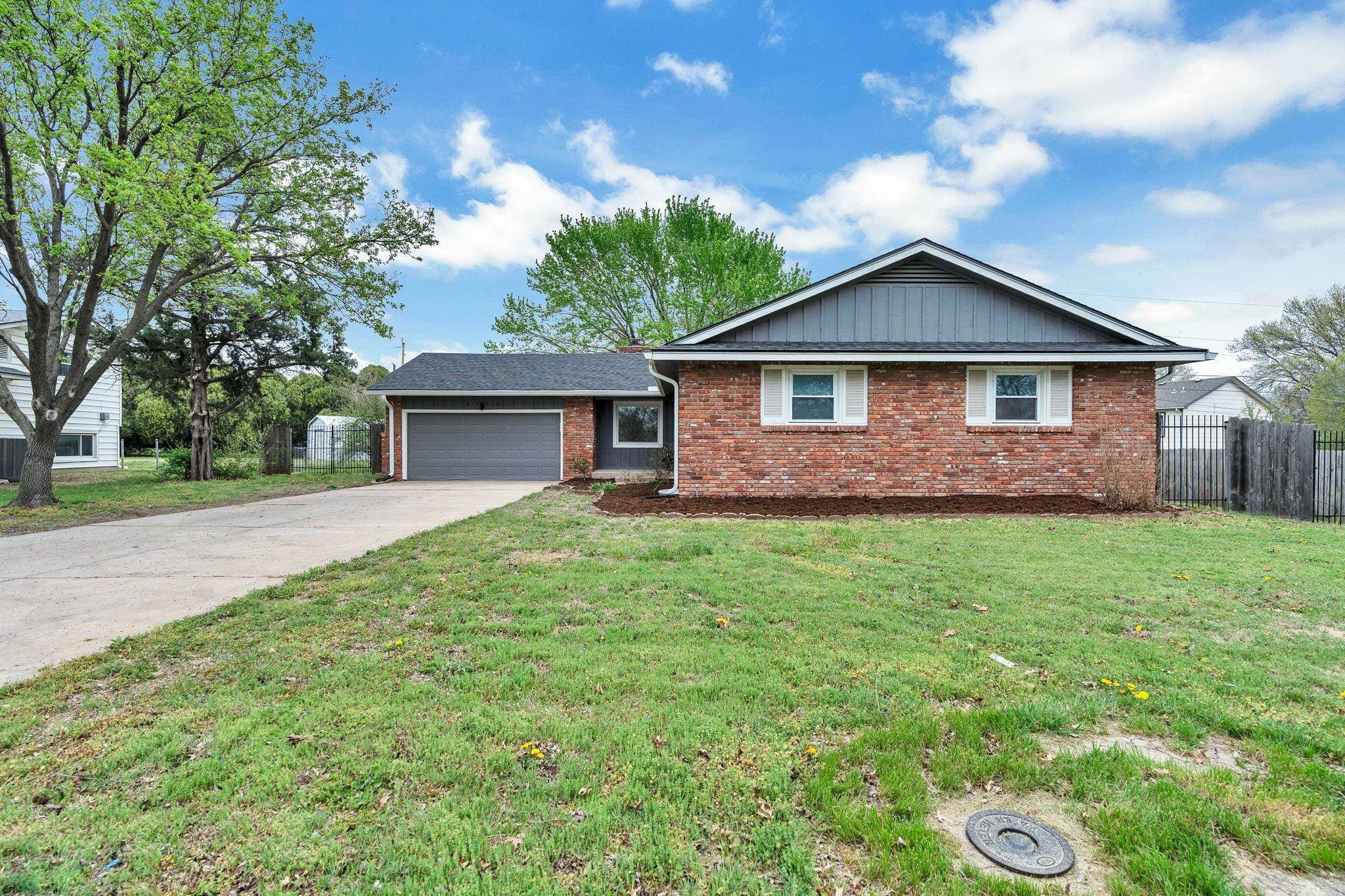 4762 N Krueger