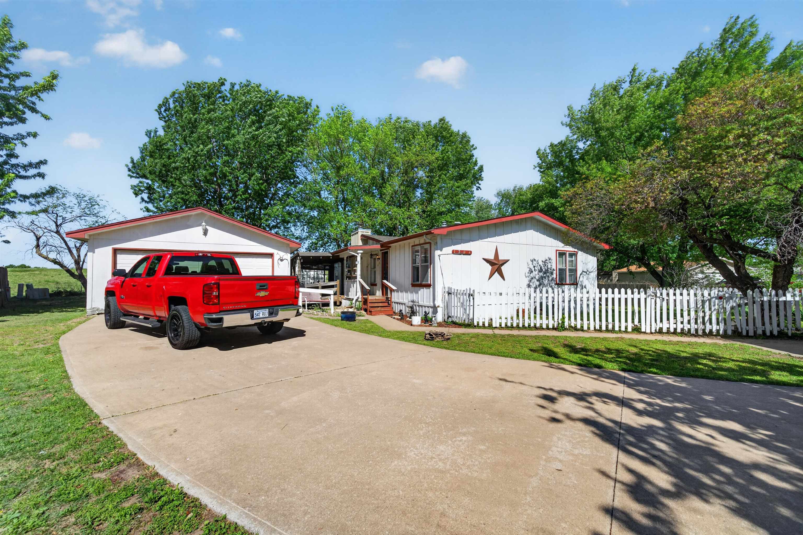 1204 E Idlewild