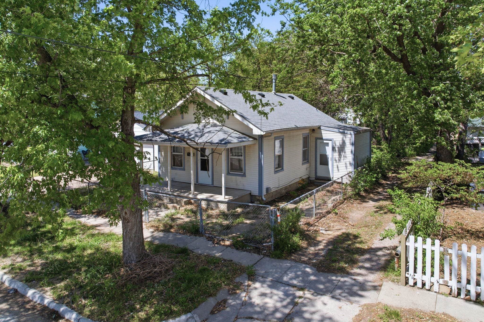 2458 W 3rd
