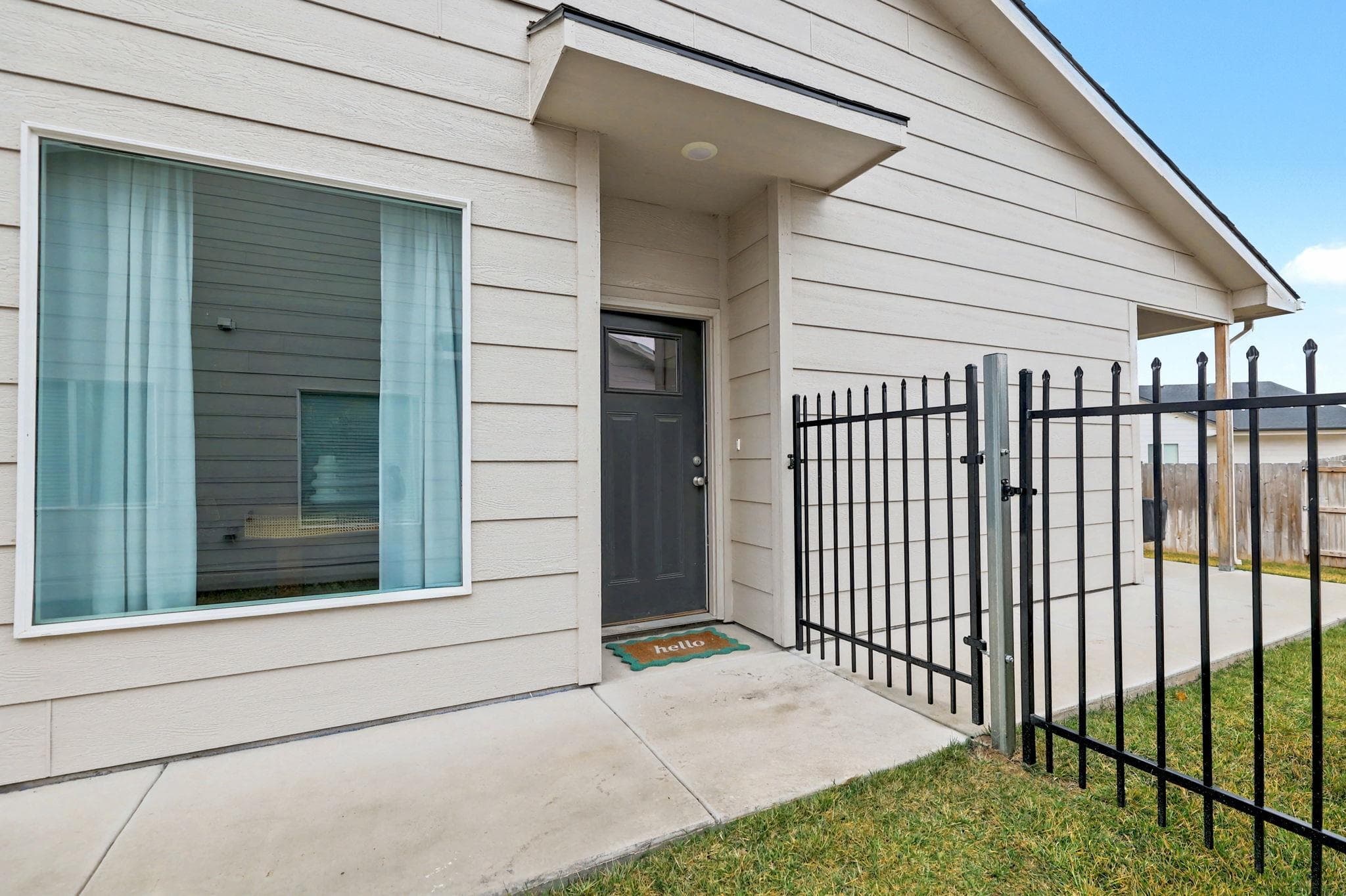 438 W Long Path Ct