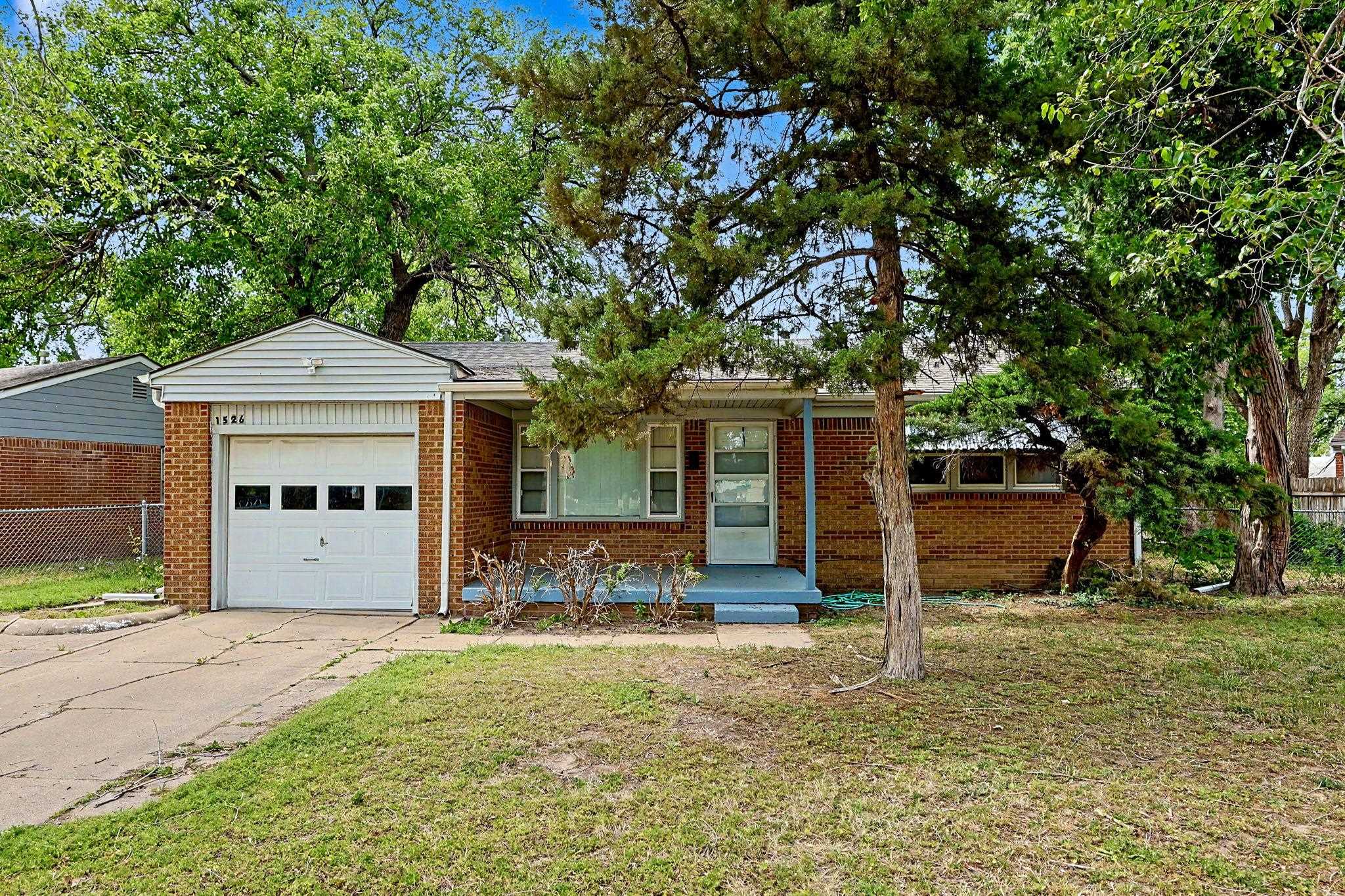 1526 E Donnell