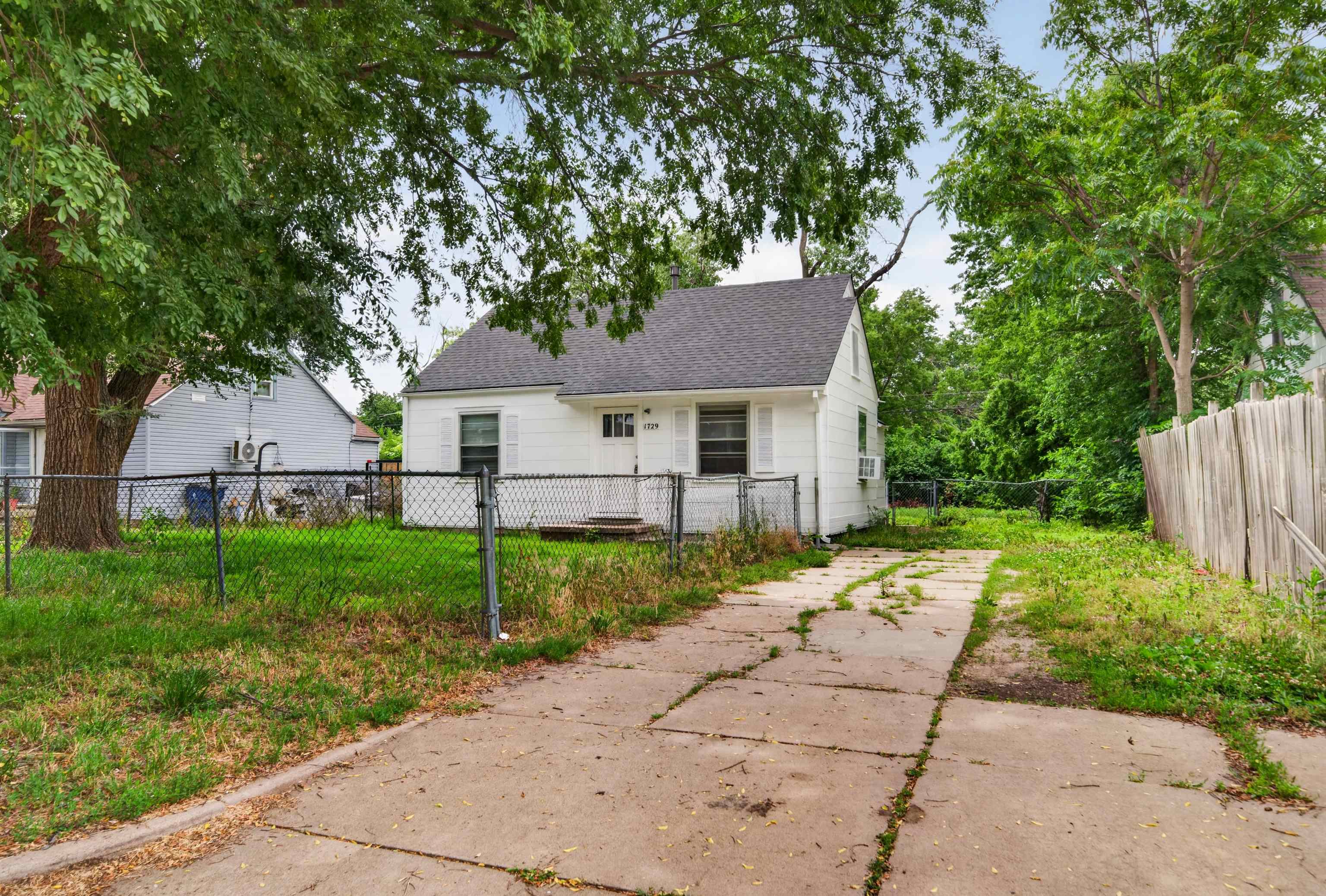 1729 E Looman
