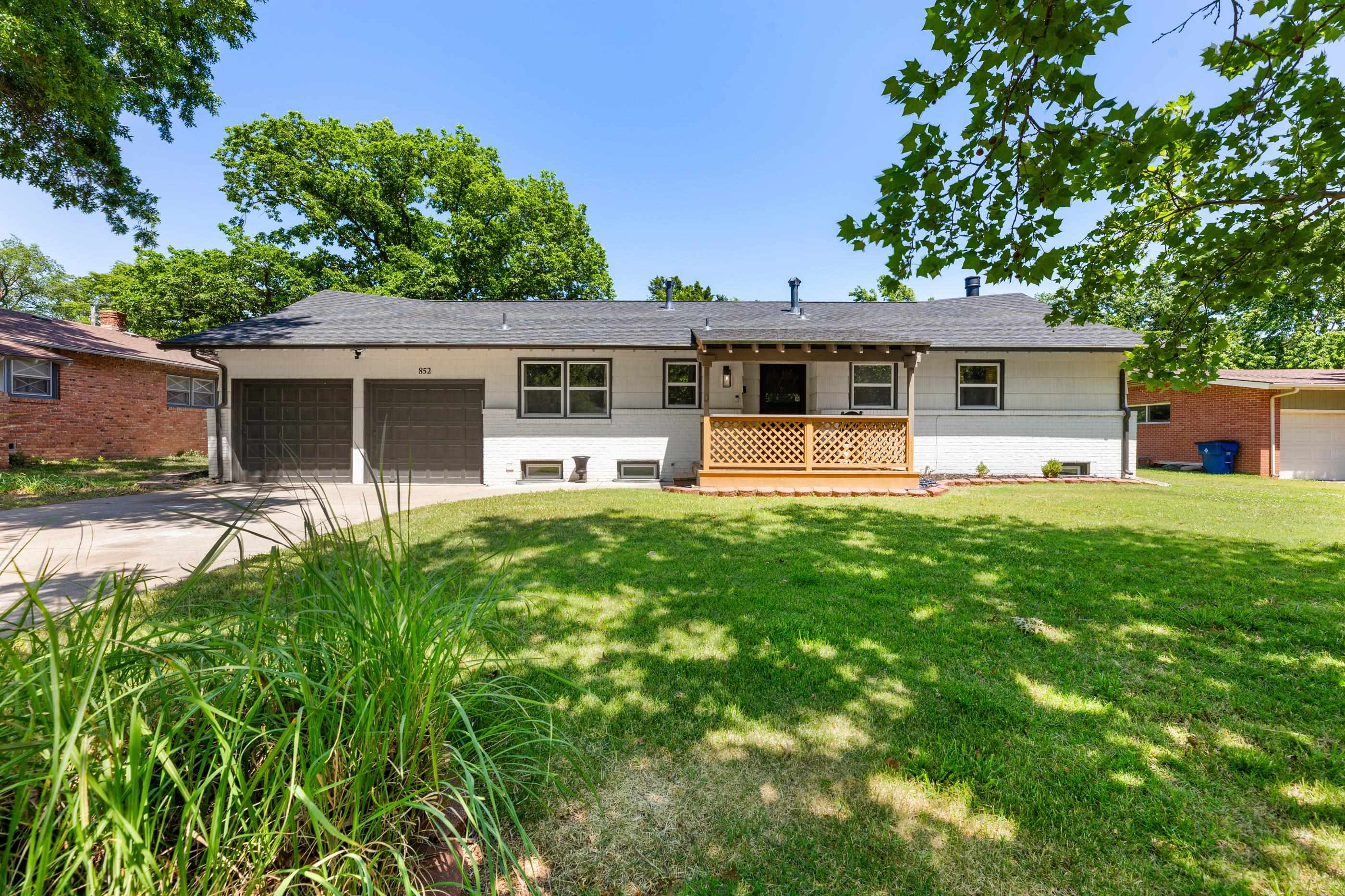 852 N Caddy Ln