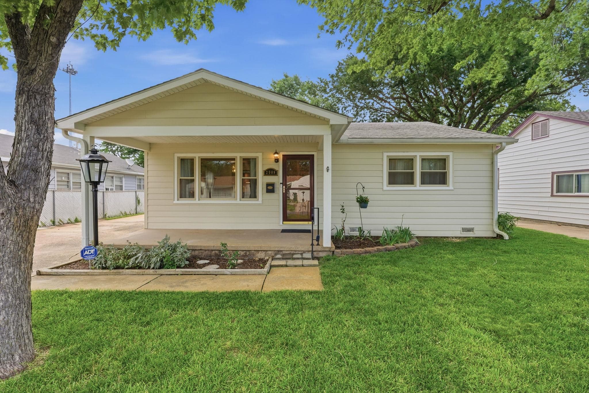 2908 S Millwood