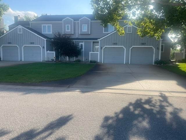 1037 N Lakewind