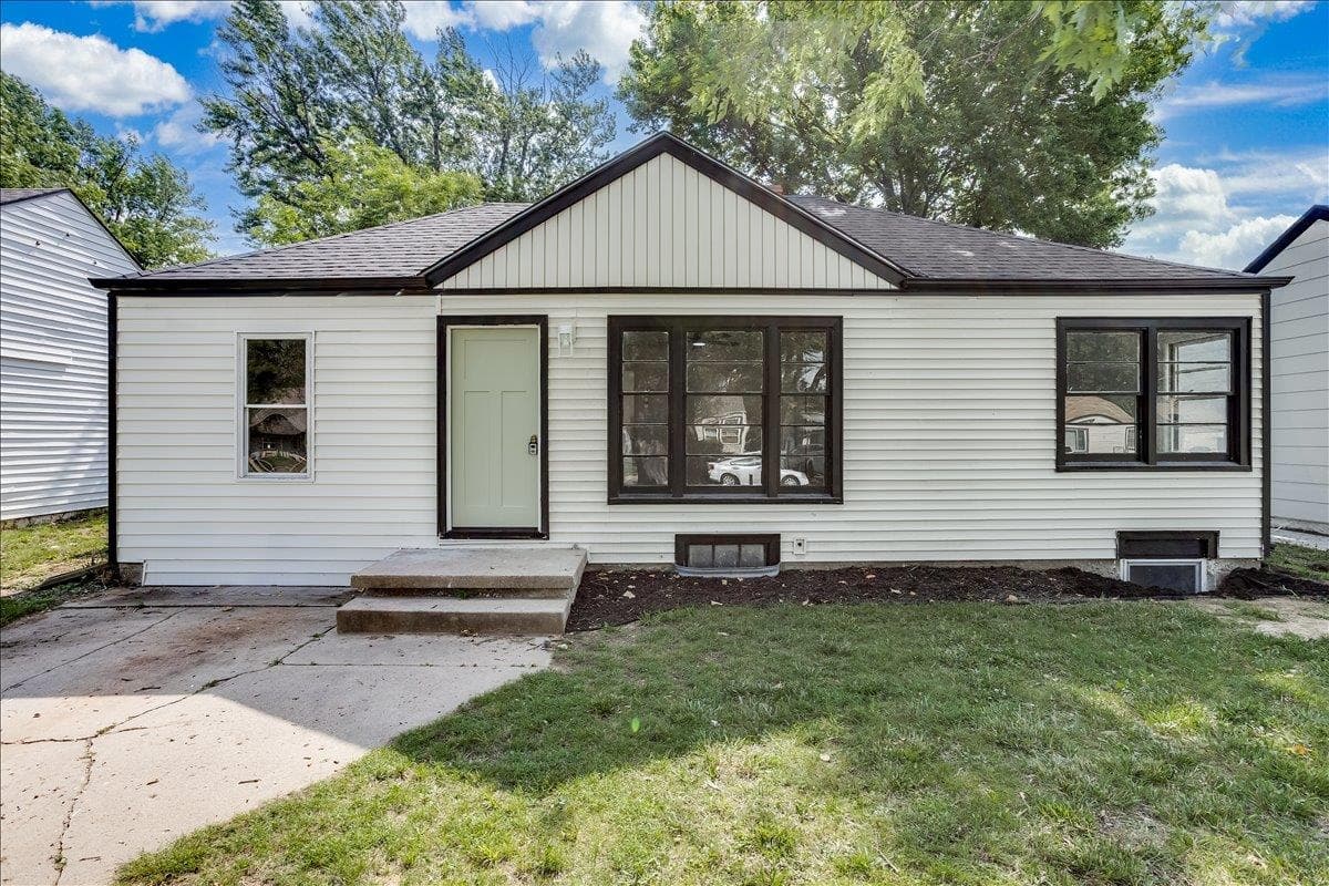 2342 S Mosley Ave