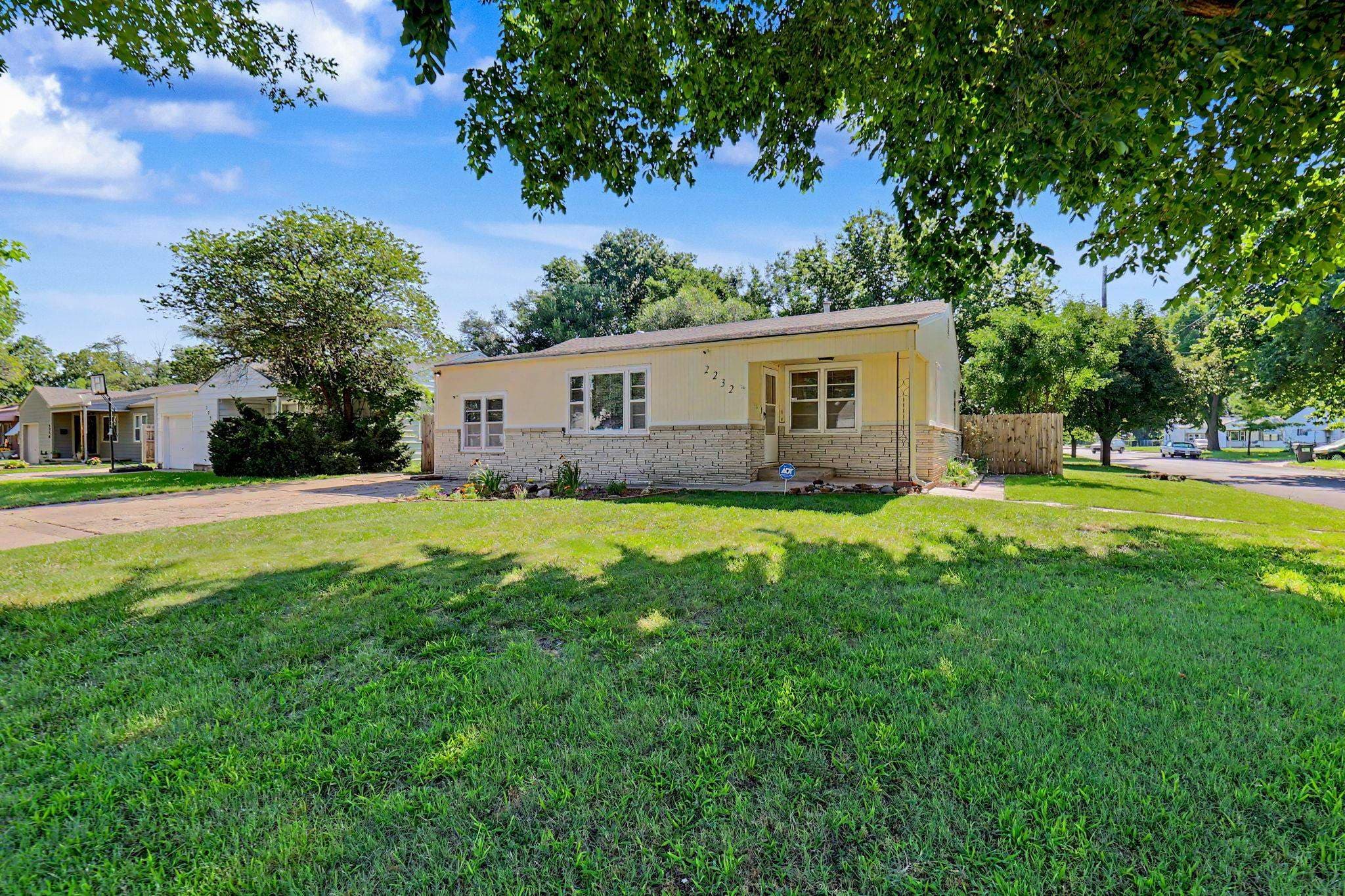 2232 S Estelle