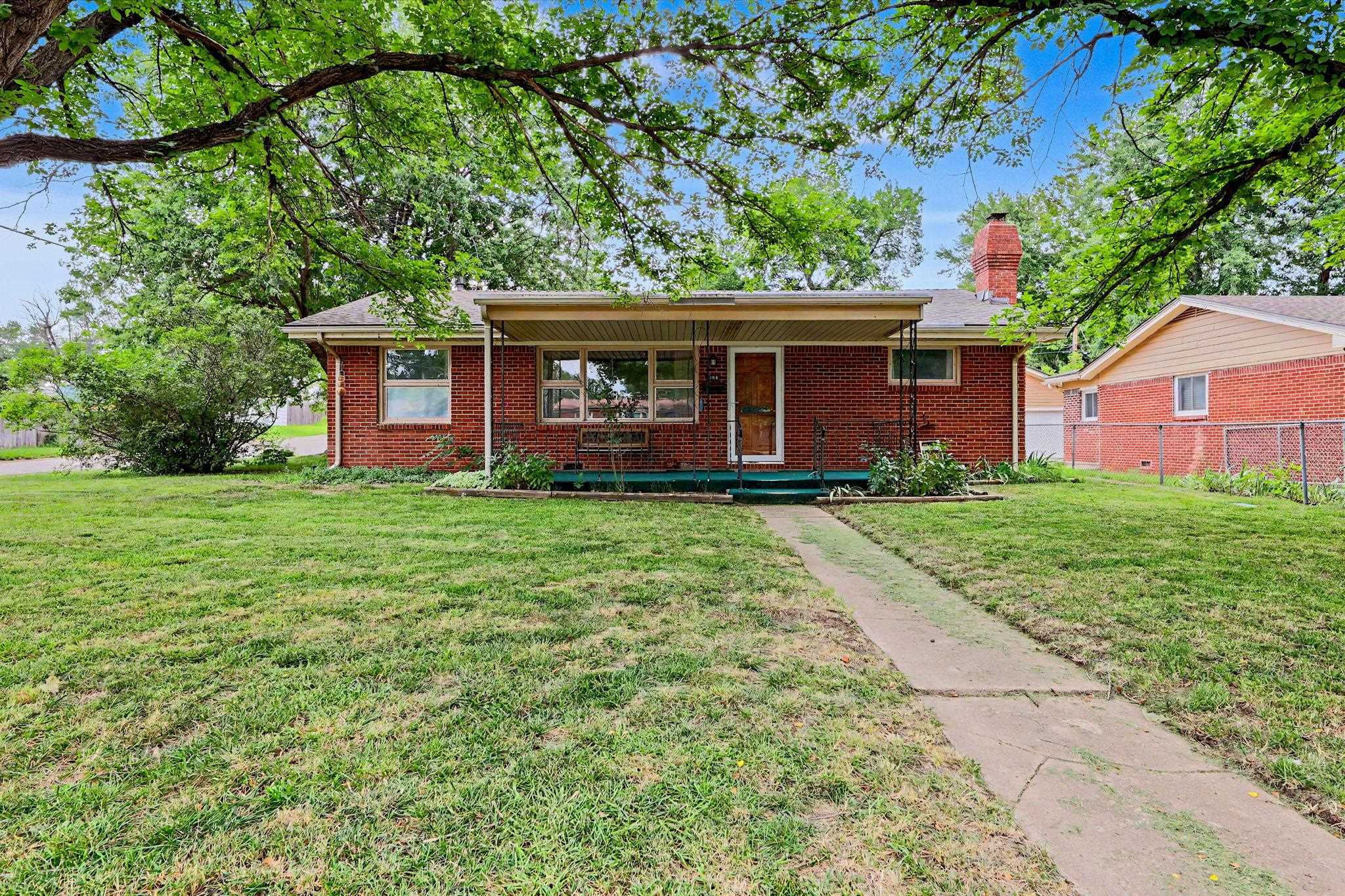 1156 N Lakeview Dr