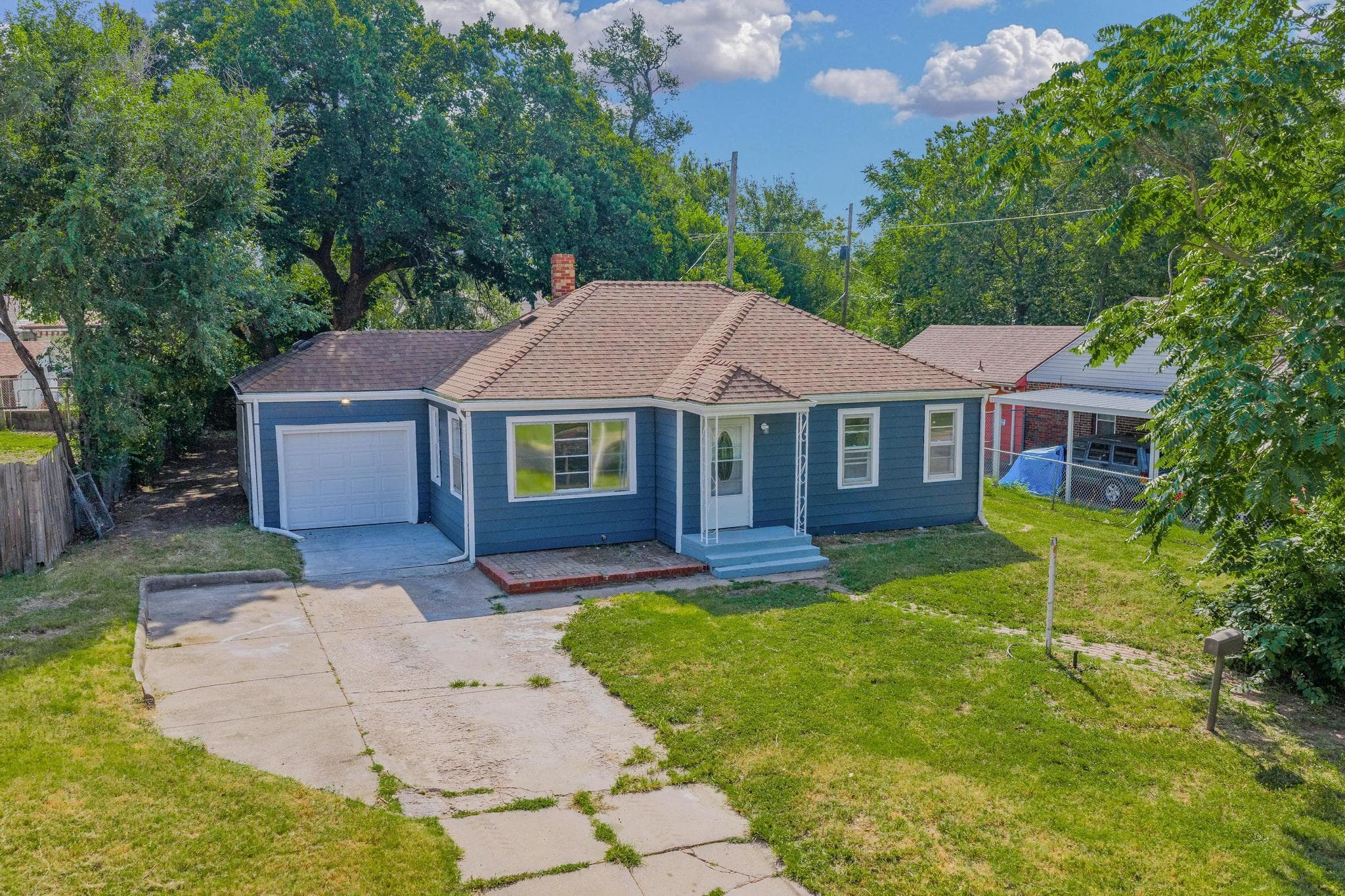 2122 N Erie Ave