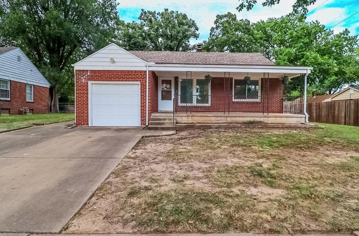 5116 E Larry Ln
