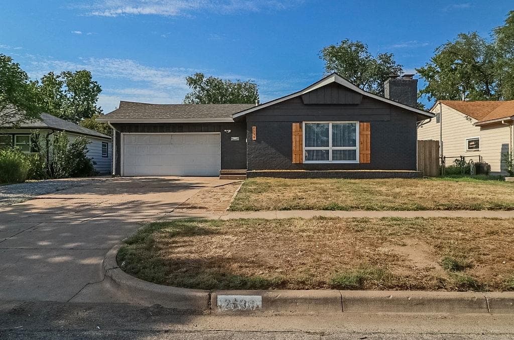 2538 W Columbine Ln