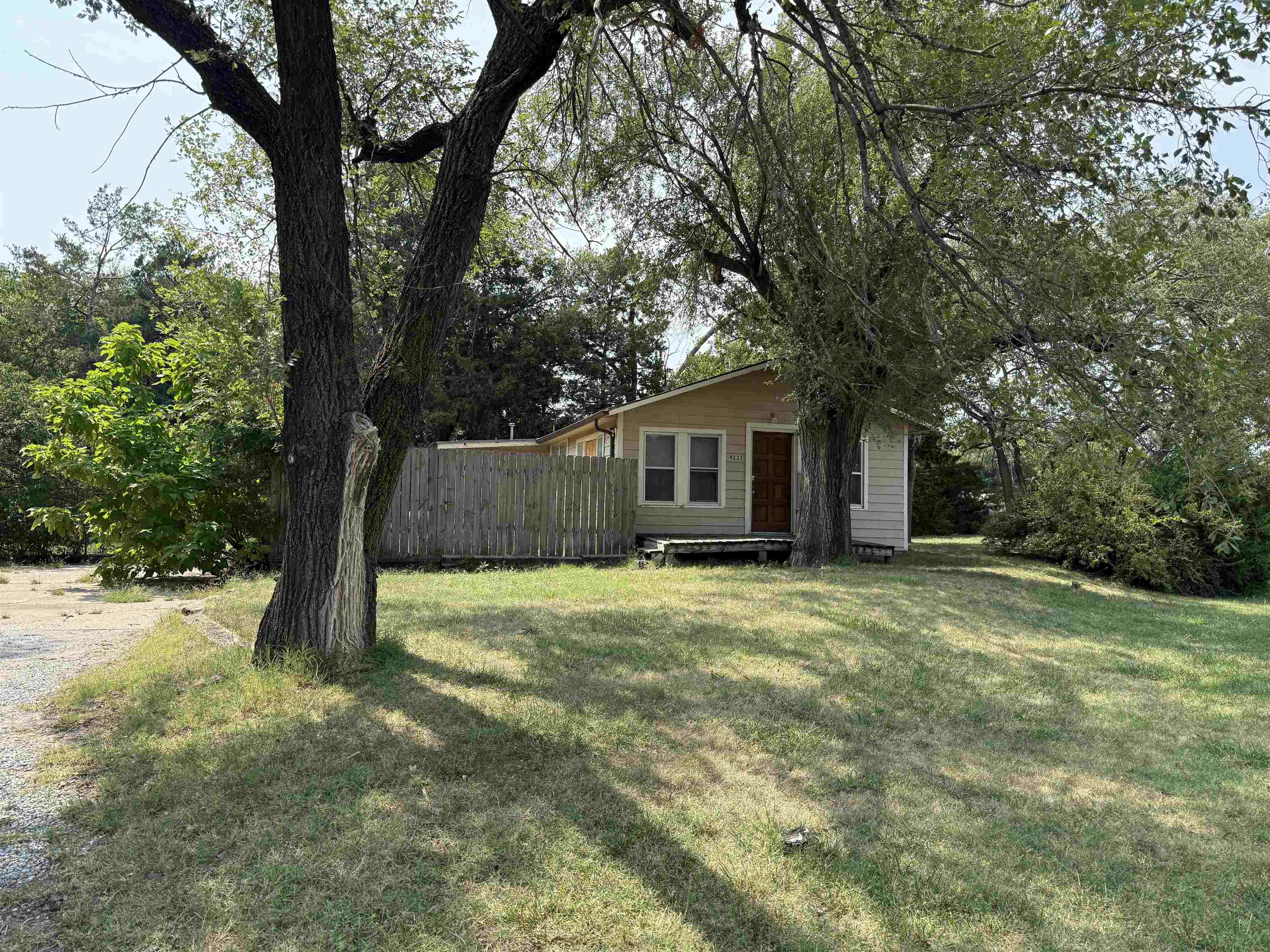 4223 W Zoo Blvd