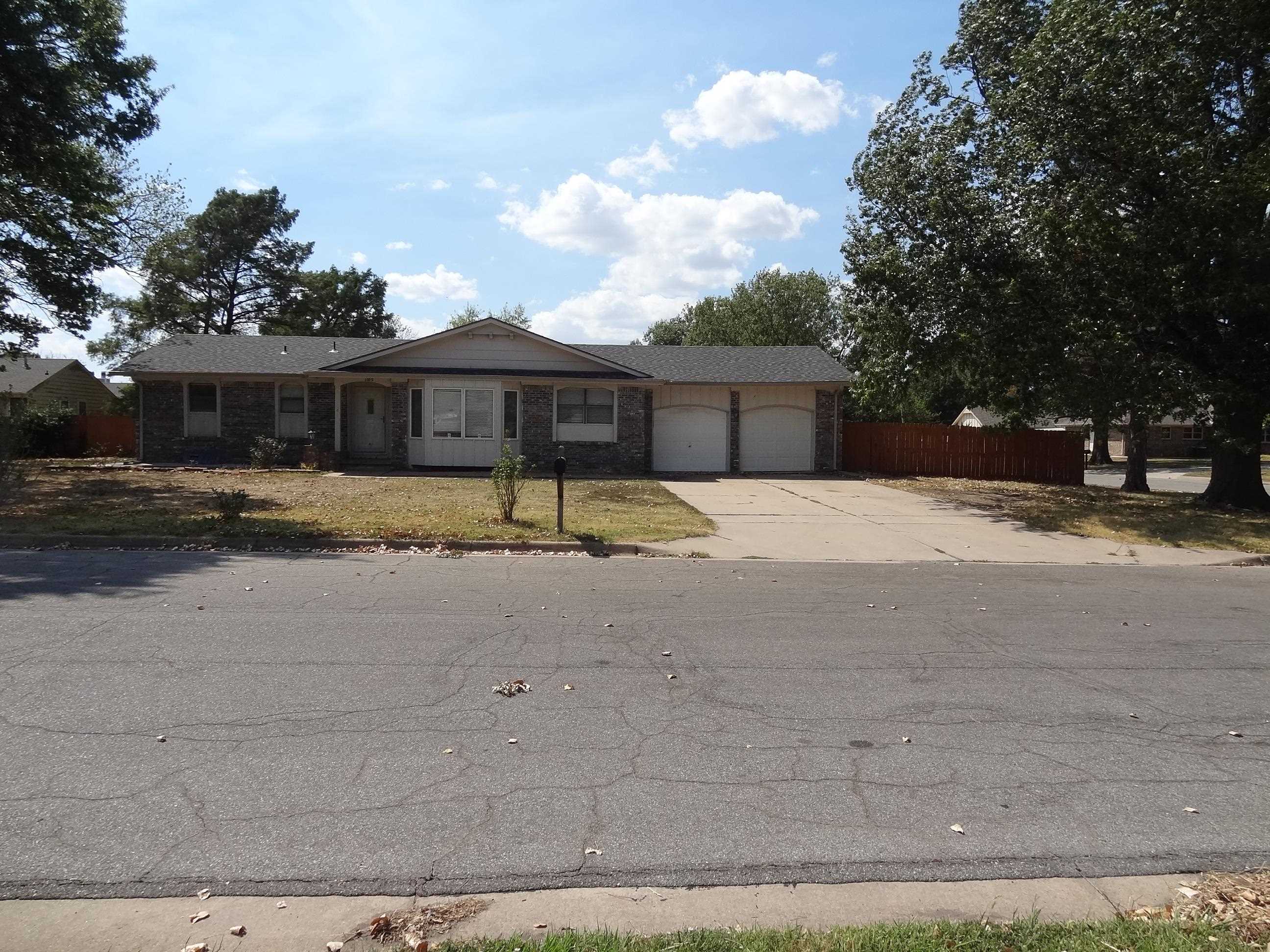 1105 S Laurel