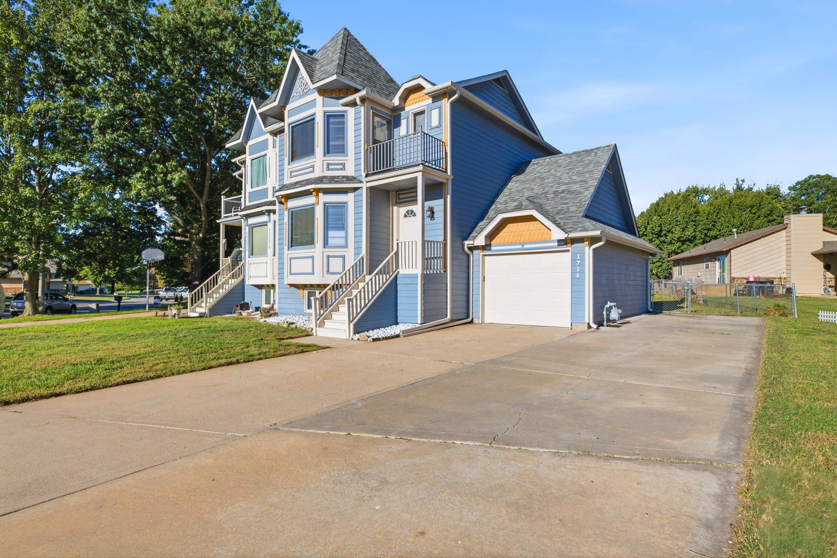 1714 E Evergreen Ct